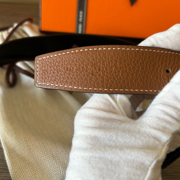 Hermes 32mm Gold and Black Reversible Leather Belt Silver H Buckle, Size 90 - Picture 11 of 17